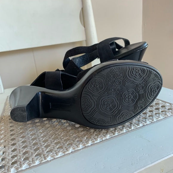 CORDANI HEELS, BLACK SUEDE, ITALIAN MADE, SIZE 39 - Picture 4 of 10